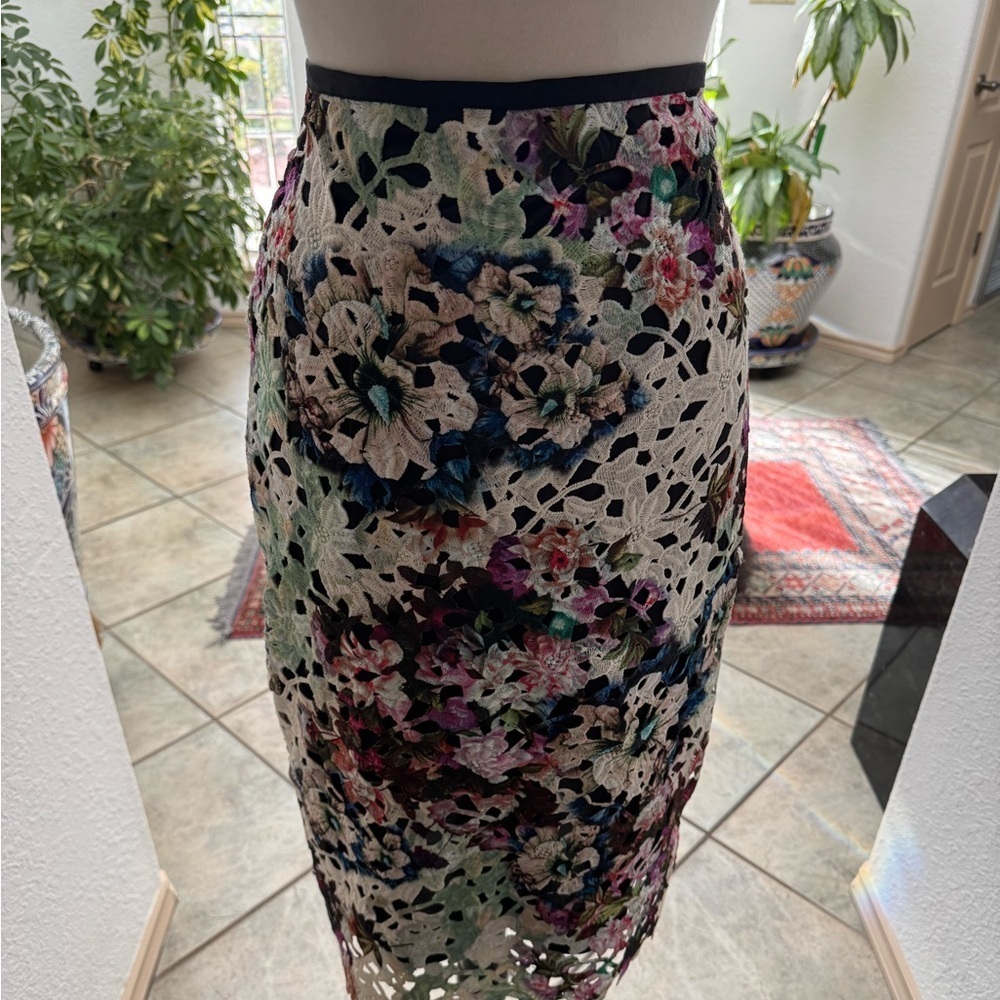 Nicole Miller Artelier Women’s Floral Lace Midi Style Pencil Skirt Size 4 EUC
